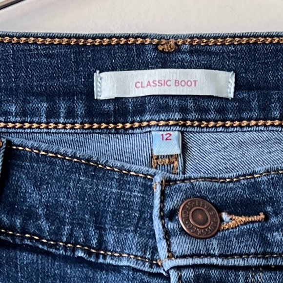 Gently Worn, but Lovingly Cared For, Women's Levi's Classic Bootcut Jeans - Picture 6 of 15